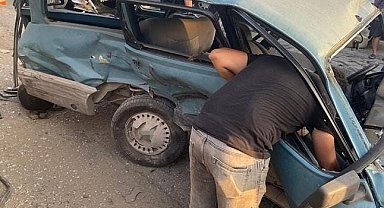 Hatay'da 3 otomobilin karıştığı kazada 5 kişi yaralandı