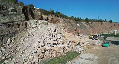 Heyelan OSB'deki iki fabrikanın yolunu kapattı