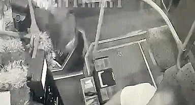 Hırsızlığın bu kadarına da pes: Bindiği minibüs şoförünün cüzdanını çaldı