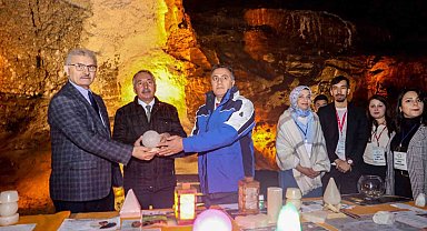 Iğdır Üniversitesi paydaşlığında Tuzluca Tuz Mağarası'nda Solunum Zirvesi düzenlendi