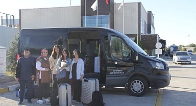 Iğdır Üniversitesi yeni öğrencilerini havalimanı ve otobüs terminallerinde karşıladı