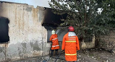 Iğdır'da metruk binada yangın