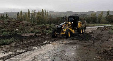 Iğdır'da selin kapattığı yollar açıldı