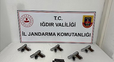 Iğdır'daki kaçakçılık operasyonunda 6 tabanca ele geçirildi