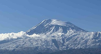Iğdır'ın yüksek kesimlerine mevsimin ilk karı düştü