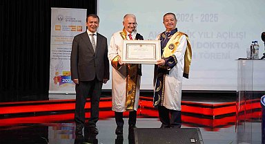 İGÜ, Binali Yıldırım'a Fahri Doktora Diploması tevcih etti