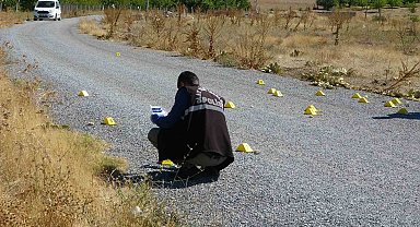 İki grubun mezarlıktaki silahlı çatışmasında kurşunlar havada uçuştu