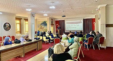 İlkokul birinci sınıf öğretmenlerine yeni öğretim programı anlatıldı