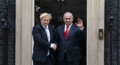 İngiltere'nin eski Başbakanı Johnson: "Netanyahu'nun kullandığı şahsi banyomda dinleme cihazı bulundu"