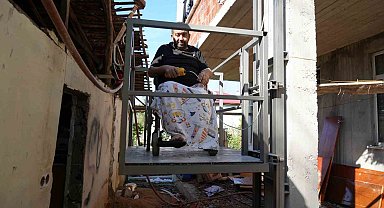 İnsanlık ölmemiş: Ayağı kesilen vatandaşın evine 70 bin TL'lik asansör yaptılar