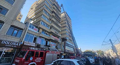 İş yerinin terasında çıkan yangını itfaiye söndürdü