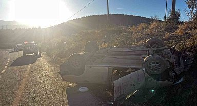 Isparta'da otomobil takla attı: 3 yaralı