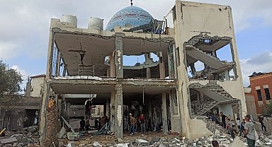 İsrail'in Gazze'deki cami saldırısında can kaybı 21'e yükseldi