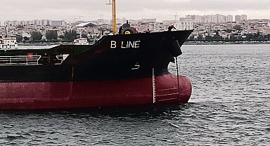 İstanbul Boğazında makine arızası yapan kuru yük gemisi Ahırkapı'ya çekildi