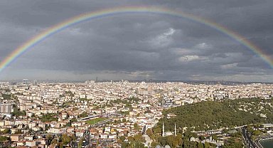 İstanbul semalarında oluşan gökkuşağı kendine hayran bıraktı