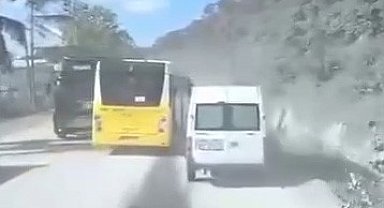 İstanbul'da İETT otobüsü şoförü vatandaşların canını böyle tehlikeye attı