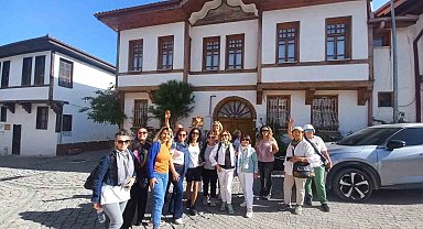 İstanbul'dan gelen turist kafilesini Osmaneli'ne hayran kaldı