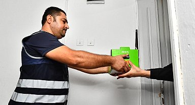 İzmir Büyükşehir, 10 ton Kavacık üzümü dağıtıyor