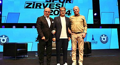 İzmir Spor Zirvesi'nde 'Efsanelerle Futbol' oturumu gerçekleştirildi