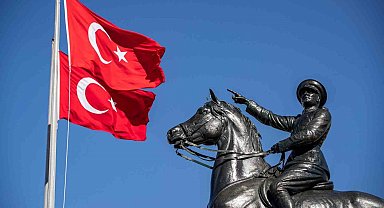 İzmir'de Cumhuriyet Bayramı, dev Türk bayraklı kortej, fener alayı ve törenlerle kutlanacak