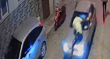 İzmir'de dur ihtarına uymayan sürücü, polisi kaputta götürdü