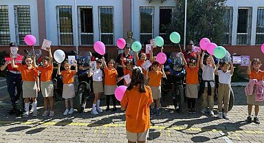 Jandarma 'Kız Çocukları Günü'nde kız çocuklarını unutmadı