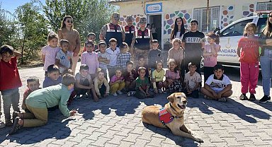Jandarma, 4 Ekim Dünya Hayvanları Koruma Günü'nde öğrencilere hayvan sevgisini anlattı