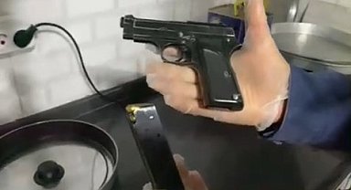 Jandarma baskın yaptığı evde silah ele geçirdi: 2 gözaltı