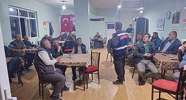 Jandarma ekipleri vatandaşları çeşitli konularda bilgilendirdi