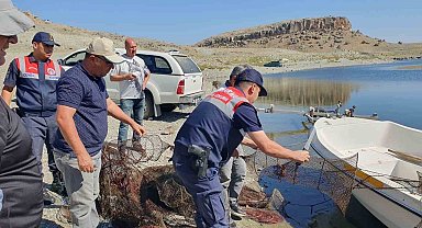 Jandarma kaçak ağ operasyonunda bin metre ağı imha etti