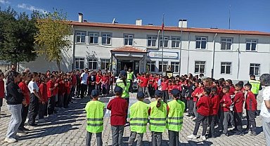 Jandarma'dan öğrencilere trafik güvenliği eğitimi