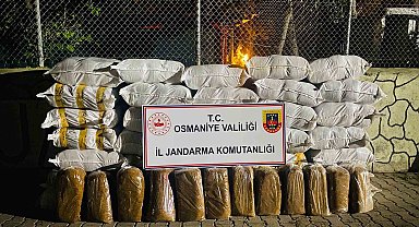 Jandarmanın durdurduğu minibüste 1 ton 460 kilo kaçak tütün ele geçirildi