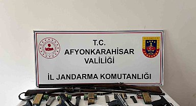 Kaçak silah satışı yapmaya hazırlanırken jandarmaya yakalandı