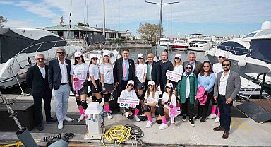 Kadın sporcular, meme kanseri farkındalığı için yelken açtı