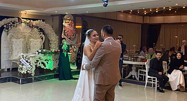 Kadın tır şoförü, tırını düğün arabası yaptı