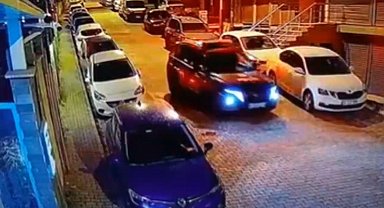 Kağıthane'de polisin Türk bayrağı hassasiyeti yürekleri ısıttı