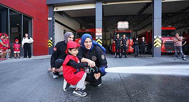 Kahramanmaraş Büyükşehir Belediyesi İtfaiyesi 'özel itfaiyecilere' kapılarını açtı