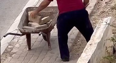 Kaldırım taşlarını söken şüpheliyi, Efeler ekipleri affetmedi