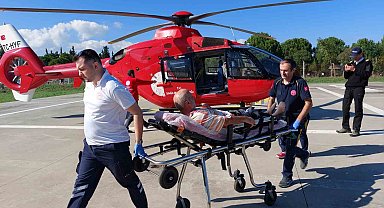 Kalp krizi geçiren yaşlı adamın yardımına ambulans helikopter yetişti