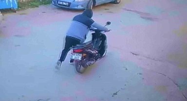 Kameraya yakalanan motosiklet hırsızları tutuklandı
