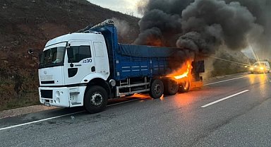 Kamyon alevlere teslim oldu