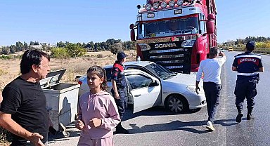 Kamyon önüne aldığı otomobili 500 metre sürükledi