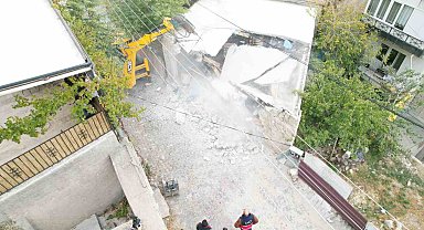 Kapadokya'da kaçak yapıların yıkımı sürüyor