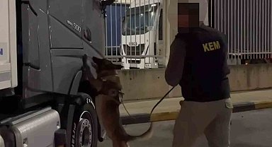 Kapıkule'de tır kabinindeki yatağın altına gizlenen bavuldan 12 kilo kokain çıktı