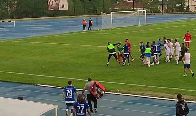 Karabük'te amatör lig maçında bitiş düdüğüyle saha karıştı