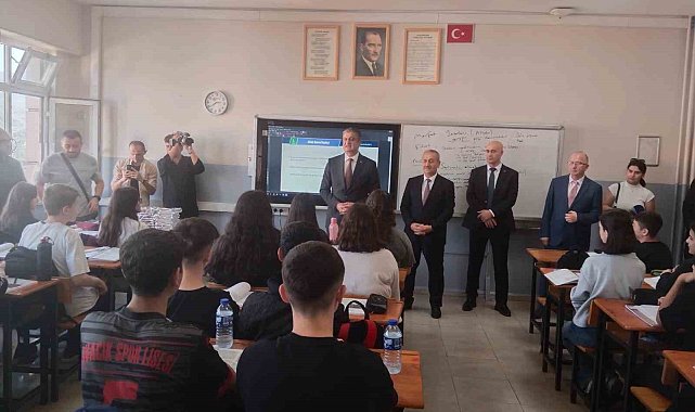 Karabük'te okuma seferberliği için kitap dağıtımı devam ediyor