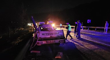Karabük'te otomobil kamyonetle çarpıştı: 5 yaralı