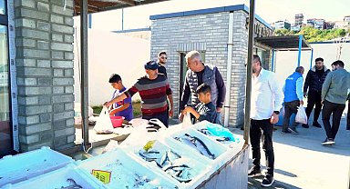Karaburun Balık Hali hizmete açıldı