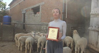Karadağlı moda tasarımcısı kadın çoban ödüllendirildi