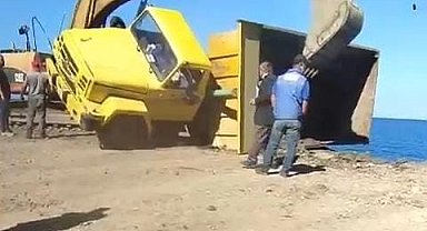 Karadeniz Ereğli ilçesinde kamyonet devrildi